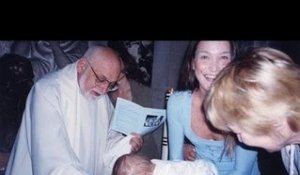 Carla Bruni Sarkozy  sa mère partage une photo privée du baptême de Giulia