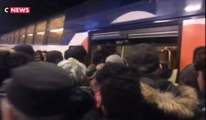 Grève : les Franciliens s'arment de patience dans les transports en commun