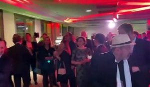 Regardez le député Jean Lassalle qui se met à chanter lors de l'anniversaire de la chaîne Russia Today (RT) à Paris - VIDEO