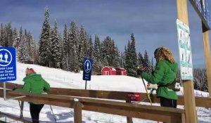 Escalator au ski : elle se plante sans bouger !
