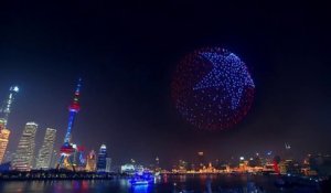 Un impressionnant spectacle de drones anime le Nouvel An à Shanghai