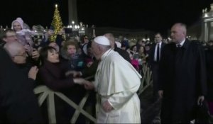 Le Pape François s’énerve après avoir été agrippé par une fidèle le soir du Nouvel an