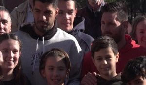 Barça - Messi et Suárez rendent visite à des enfants hospitalisés