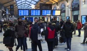 Retraites: 33e jour de grève, foule à la gare Saint-Lazare