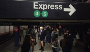 "No Pants Day": les New Yorkais prennent le métro sans pantalon