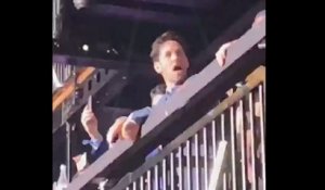 Paul Rudd rocking on Foo Fighters like a maniac !