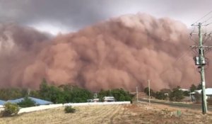 Les images incroyables d'une tempête de poussière engloutissant une ville dans le sud-est de l'Australie