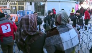 les secouristes turcs fouillent les débris à la recherche des rescapés du séisme