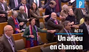 Brexit : les eurodéputés chantent « Ce n’est qu’un au revoir » au Parlement européen