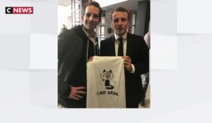 La photo d'Emmanuel Macron tenant un t-shirt anti-LBD provoque la colère des syndicats