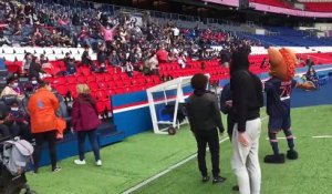 Germain le Lynx ambiance les 370 enfants invités au Parc des Princes par la Fondation PSG