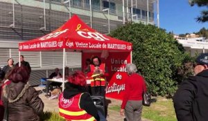 Martigues: les hospitaliers CGT manifestent devant Les Rayettes