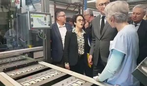 Le ministre Bruno Le Maire dans une usine de gommes en Haute-Savoie