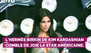 Kim Kardashian ressort son sac Hermès hors de prix