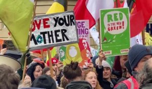 Début de la manifestation des jeunes pour le climat avec Greta Thunberg