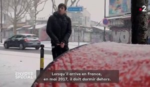 "Vous appelez ça un accueil ?" : un Afghan qui a servi l'armée française est aujourd'hui SDF à Paris