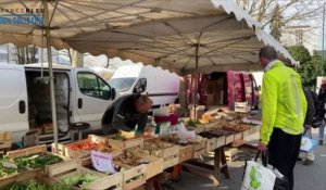 Annecy organise un mini-marché dans la cour d'une école pour aider ses producteurs locaux