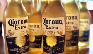 La production de la bière Corona suspendue