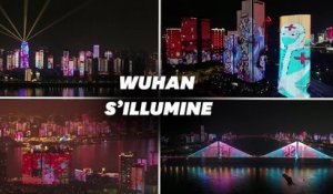 Wuhan s'illumine pour fêter la réouverture des transports