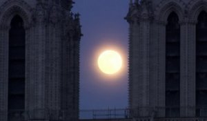 La Super Lune filmée depuis Paris la nuit dernière