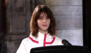 Célébration de Pâques à Notre-Dame: la comédienne Judith Chemla lit " tout est achevé" de Marie Noël
