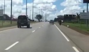 Un motard en fuite prêt à tout pour échapper à la police