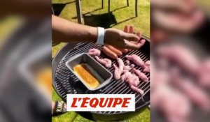 Sergio Agüero cuisine un barbecue dans son jardin - Foot - WTF