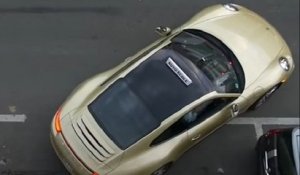 Dans cette publicité, des jeunes passent le permis de conduire... dans une Porsche !
