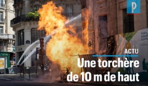 Paris : spectaculaire incendie devant la Poste du Louvre après une fuite de gaz