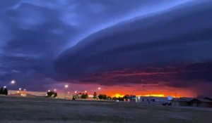 Ce nuage d'orage au dessus de Clovis, Nouveau Mexique est impressionnant