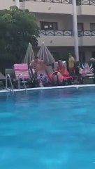 Elle Se Tape La Honte De Sa Vie En Descendant Les Tribunes Sur Orange Videos