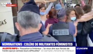 Des féministes manifestent devant le ministère de l'Intérieur en marge de la prise de fonction de Gérald Darmanin
