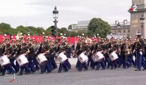 Le défilé commence avec la Garde républicaine   - 14 juillet 2020 Place de la Concorde