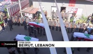 Funérailles de trois pompiers à Beyrouth, près de deux semaines après l'explosion meurtrière