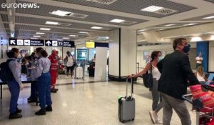 A l'aéroport Fiumicino de Rome, des tests de dépistage Covid-19  pour les voyageurs