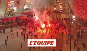 Les supporters quittent quand même le Parc des Princes en chantant - Foot - C1 - PSG