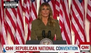 Melania Trump évoque l'angoisse d'une "terrible pandémie" et assure que Donald Trump fait "tout son possible" pour en venir à bout: "Vous n'êtes pas seuls!"