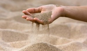 Attention, si vous emportez du sable de Sardaigne en souvenir de vacances vous risquez gros