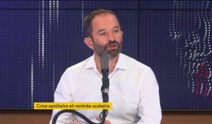 ''Je préfère un maire qui parle d'interdire des sapins de Noël, que les maires que soutient sans doute Mme Schiappa, qui veulent interdire la circulation des SDF'', explique Benoit Hamon