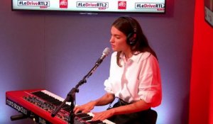 Charlotte Cardin interprète "Complicated" en live dans #LeDriveRTL2 (23/09/20)