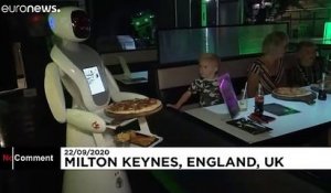 Premiers "serveurs-robots" dans un restaurant anglais