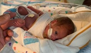 Après 133 jours d'hospitalisation, ce bébé prématuré rentre enfin à la maison