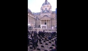 Minute par minute: dans les coulisses de l'hommage à Samuel Paty à la Sorbonne