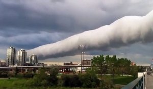 Ce nuage est terrifiant... Roll Cloud au dessus de Calgary