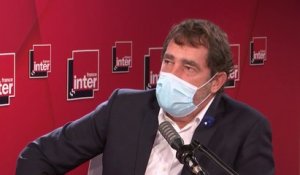 "On peut se baigner dans les bons mots, la vérité c’est que le même Arnaud Montebourg a proposé qu’on ferme aussi les supermarchés" (Christophe Castaner)