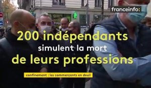 Les commerçants de Lyon annoncent leur mort prochaine dans une manifestation lugubre