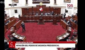 Pérou : le président Martin Vizcarra destitué par le parlement