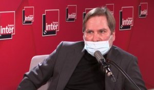 "Dans une manif, dans la rue, à partir du moment où vous sortirez un téléphone portable, où vous filmerez les forces de police, ils vont pouvoir vous arrêter" (Patrice Spinosi)