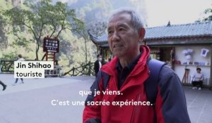 Chine : un ascenseur extérieur au milieu des falaises qui ont inspiré le film Avatar