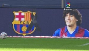 Barcelone - L'émouvante minute de silence en hommage à Maradona